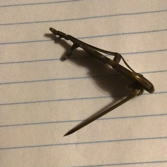 Fiddle or violin estate brooch Antique jewelry enamel instrument c clasp pin - Picture 12 of 13